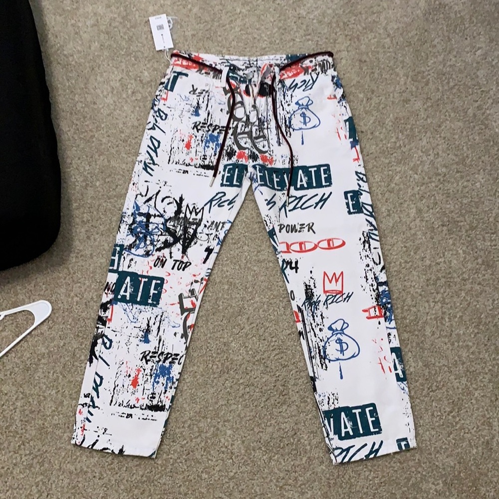 Graphic Jeans